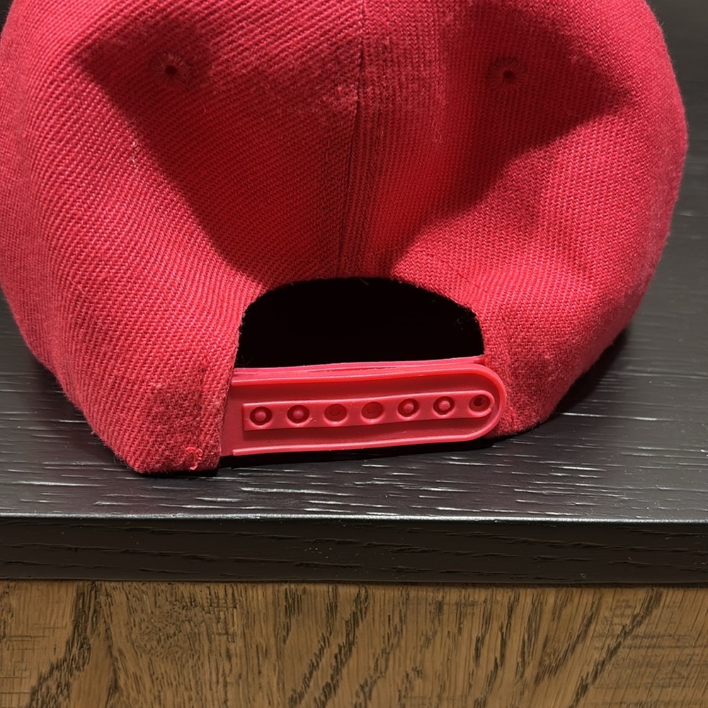 Wonder Woman Pink Hat - Picture 4 of 4